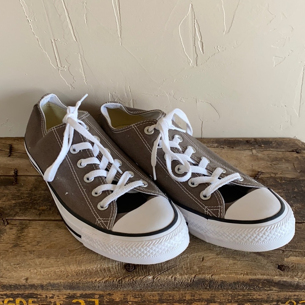 Brand new Converse All star men’s 7.5 Woman 9.5
